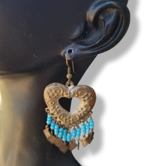 VINTAGE ANTIQUED HEART & TURQUOISE COLOR BEAD FRINGE DROP EARRINGS - Picture 1 of 4